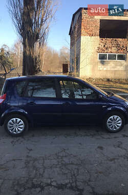 Минивэн Renault Scenic 2004 в Ровно