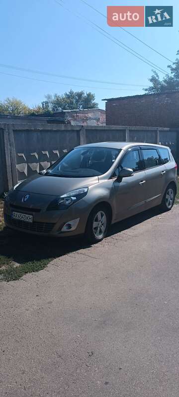 Минивэн Renault Scenic 2009 в 