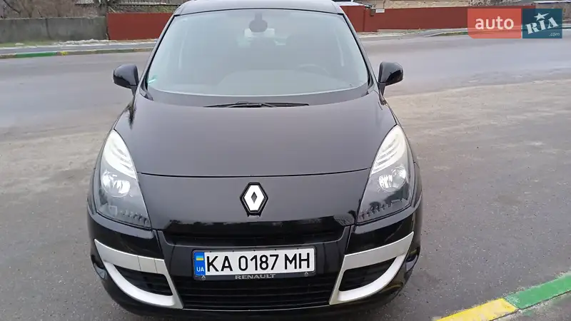 Минивэн Renault Scenic 2010 в 