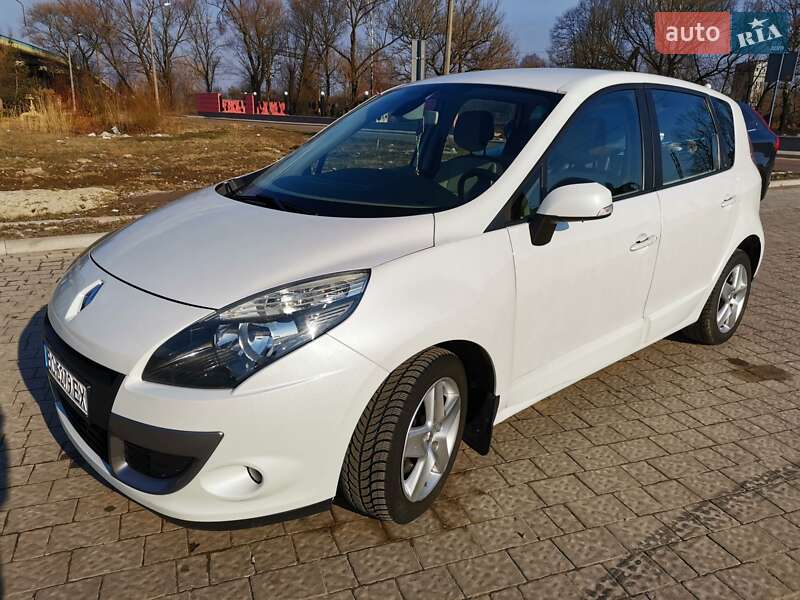 Минивэн Renault Scenic 2011 в 