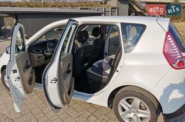 Минивэн Renault Scenic 2011 в 