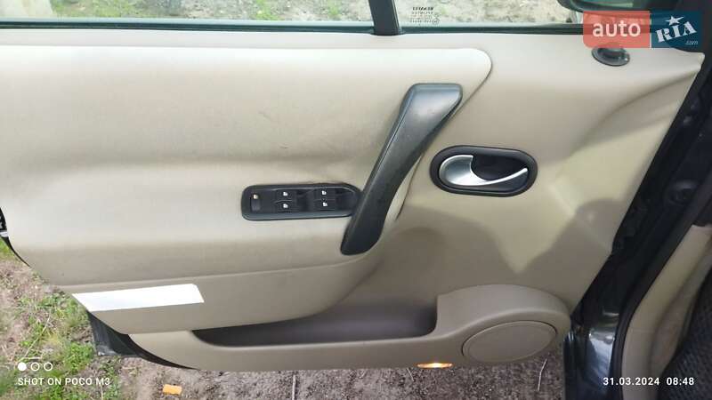 Минивэн Renault Scenic 2006 в Кременчуге