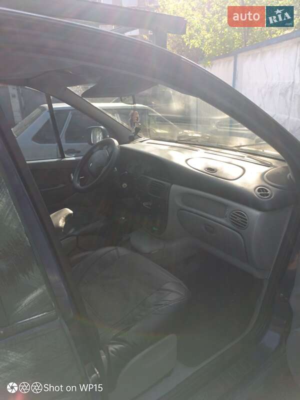 Мінівен Renault Scenic 2003 в Обухові