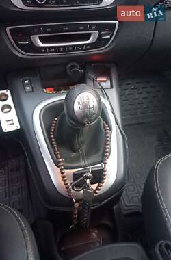 Минивэн Renault Scenic 2012 в 
