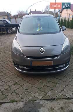 Минивэн Renault Scenic 2012 в 