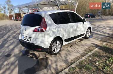 Минивэн Renault Scenic 2010 в 