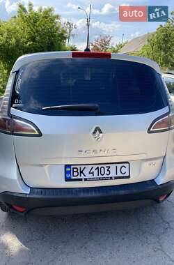 Минивэн Renault Scenic 2012 в 