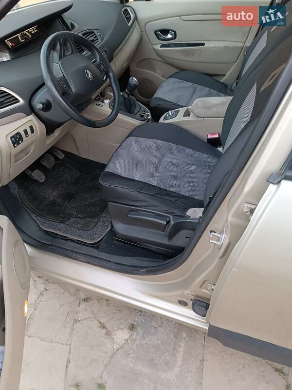 Минивэн Renault Scenic 2009 в Хороле