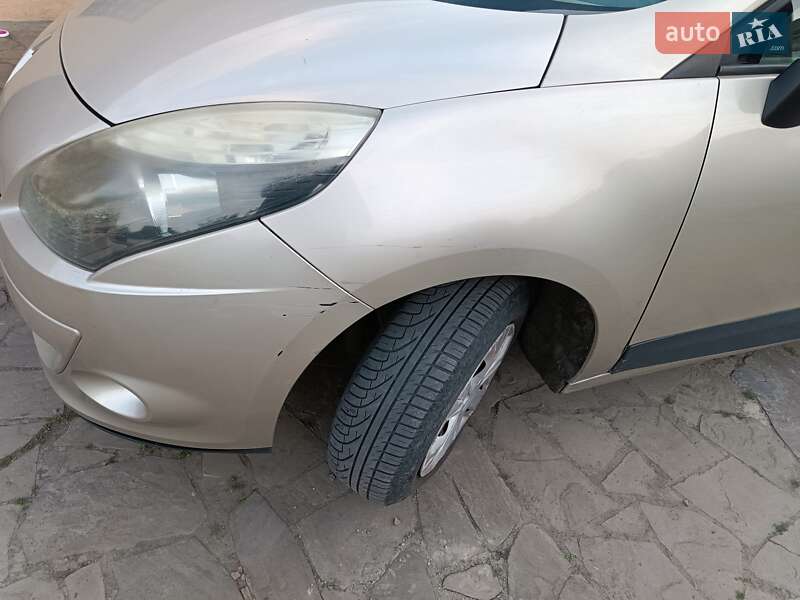 Минивэн Renault Scenic 2009 в Хороле