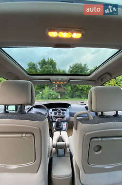 Минивэн Renault Scenic 2004 в 