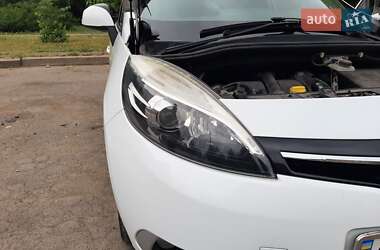Мінівен Renault Scenic 2015 в 