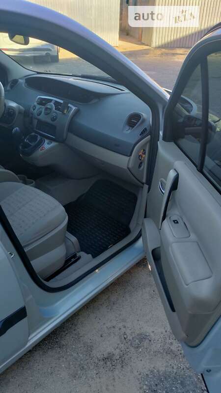 Минивэн Renault Scenic 2003 в Киеве