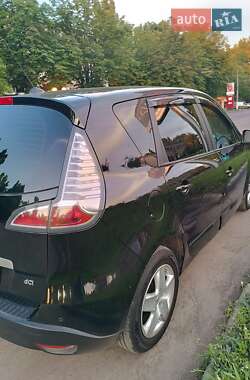Минивэн Renault Scenic 2013 в 