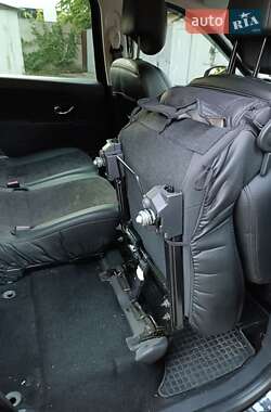 Минивэн Renault Scenic 2013 в 