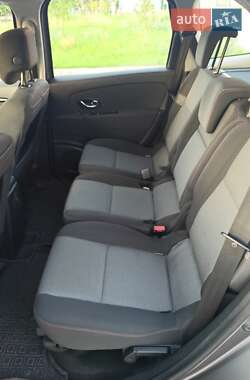 Минивэн Renault Scenic 2013 в Вараше
