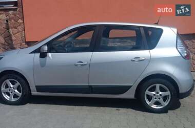 Минивэн Renault Scenic 2013 в 