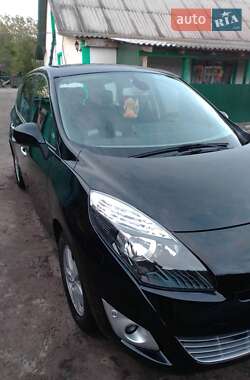 Минивэн Renault Scenic 2011 в 