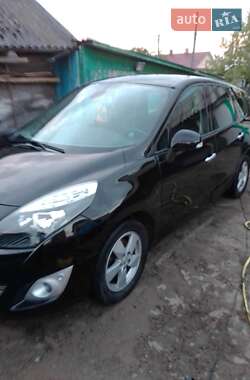 Минивэн Renault Scenic 2011 в 