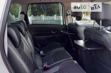 Минивэн Renault Scenic 2015 в 