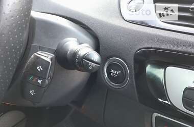 Минивэн Renault Scenic 2015 в 