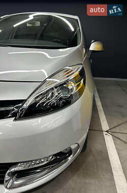 Минивэн Renault Scenic 2013 в 
