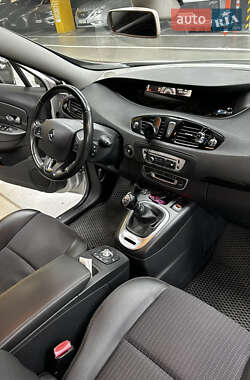 Минивэн Renault Scenic 2013 в 