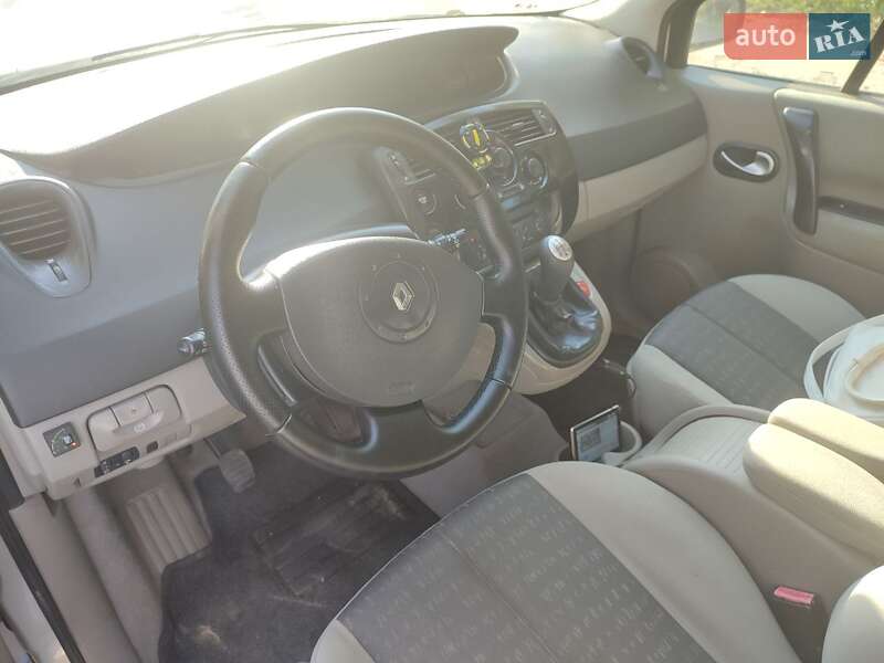 Минивэн Renault Scenic 2004 в Дубно