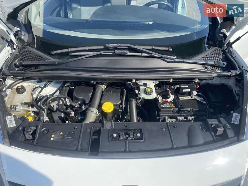 Минивэн Renault Scenic 2014 в Киеве