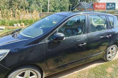 Минивэн Renault Scenic 2013 в 