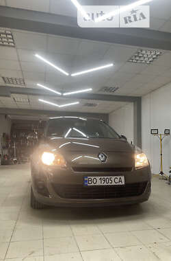 Минивэн Renault Scenic 2010 в 