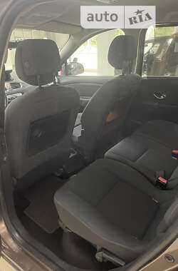Минивэн Renault Scenic 2010 в 