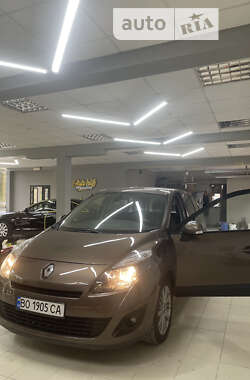 Минивэн Renault Scenic 2010 в 