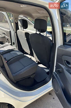 Минивэн Renault Scenic 2011 в 