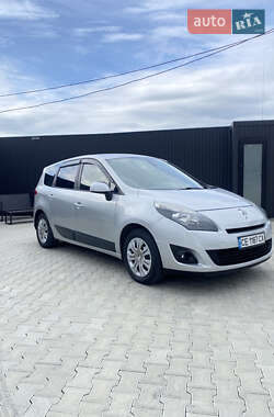 Минивэн Renault Scenic 2010 в 