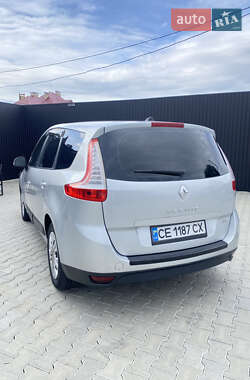 Минивэн Renault Scenic 2010 в 