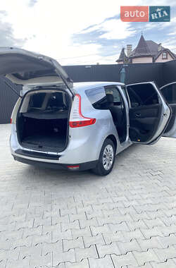 Минивэн Renault Scenic 2010 в 