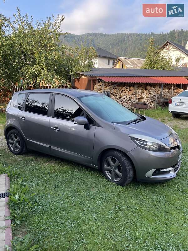 Минивэн Renault Scenic 2013 в 