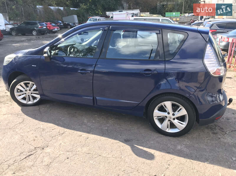 Мінівен Renault Scenic 2012 в 