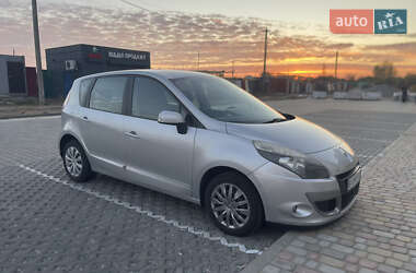 Минивэн Renault Scenic 2011 в 