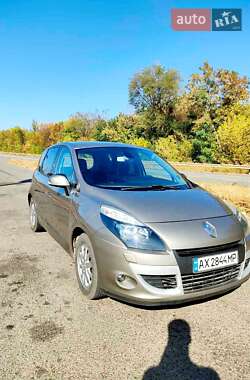 Мінівен Renault Scenic 2010 в Зміїві