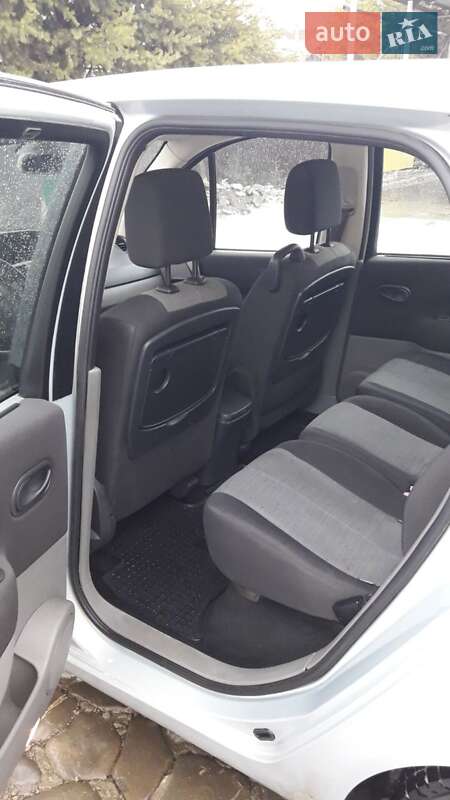 Минивэн Renault Scenic 2004 в Черновцах