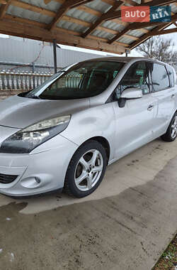 Минивэн Renault Scenic 2011 в 
