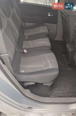 Минивэн Renault Scenic 2005 в 