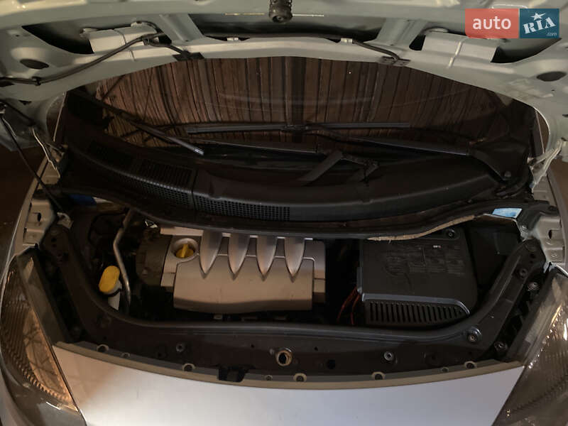 Минивэн Renault Scenic 2004 в Пирятине