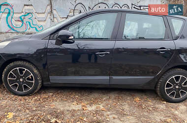 Минивэн Renault Scenic 2010 в 