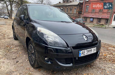 Минивэн Renault Scenic 2010 в 