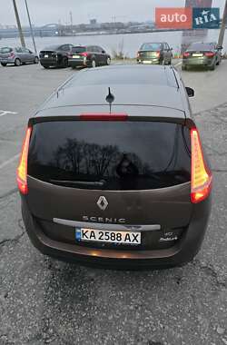 Минивэн Renault Scenic 2012 в 