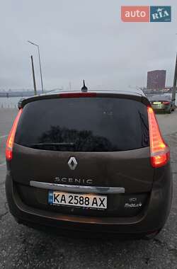Минивэн Renault Scenic 2012 в 