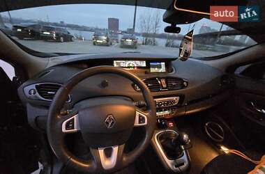 Минивэн Renault Scenic 2012 в 