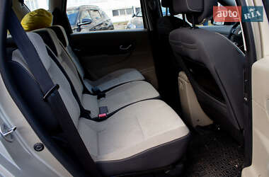 Минивэн Renault Scenic 2011 в 